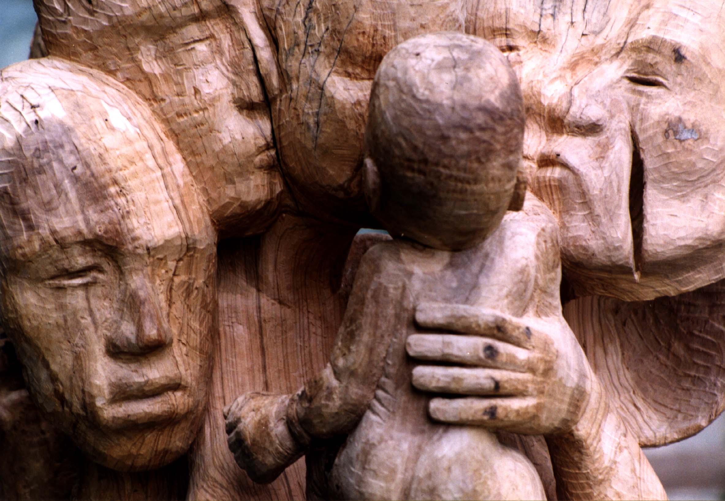 Dettaglio di una scultura allegorica, volti ravvicinati