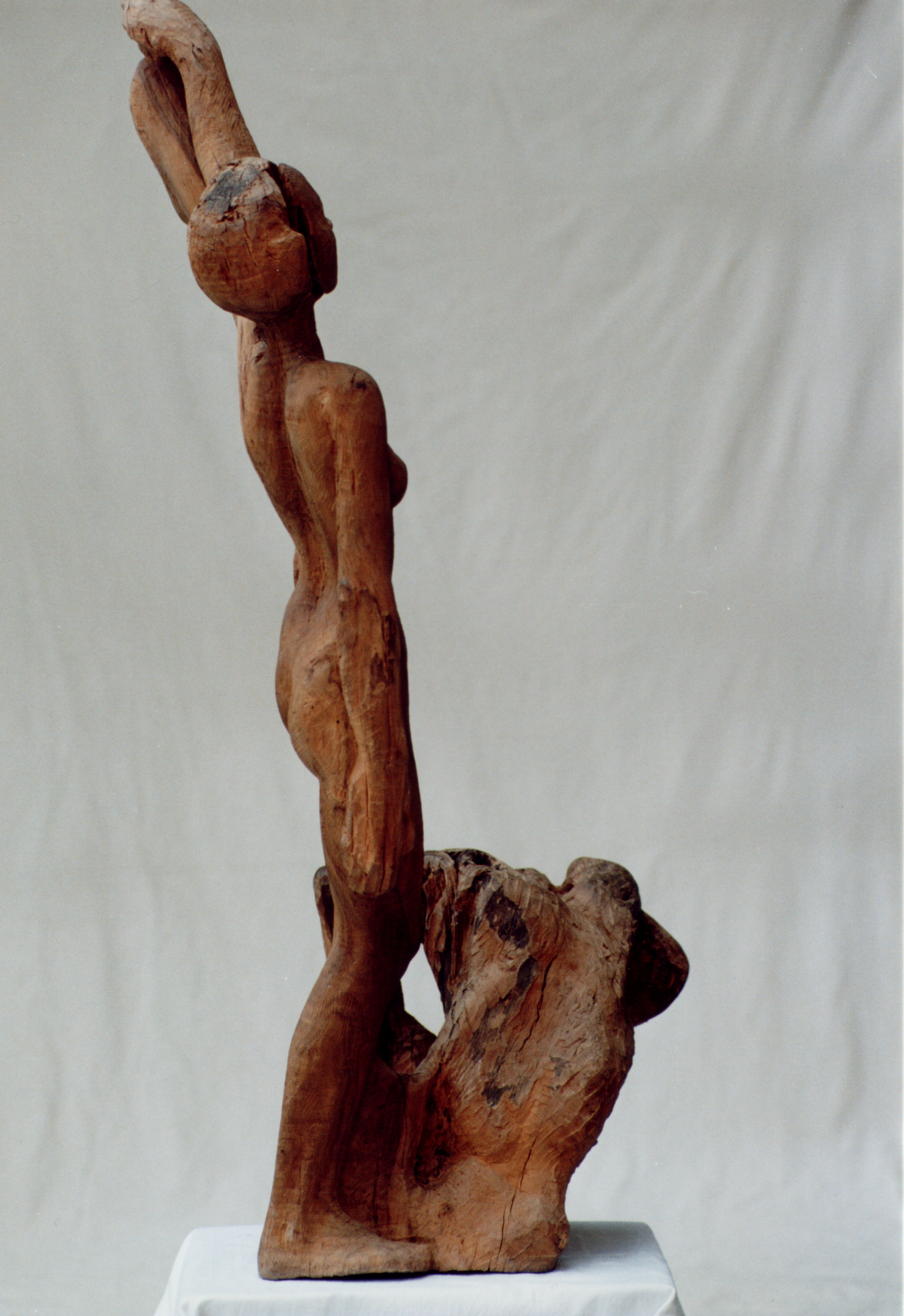 Scultura di ballerina in movimento