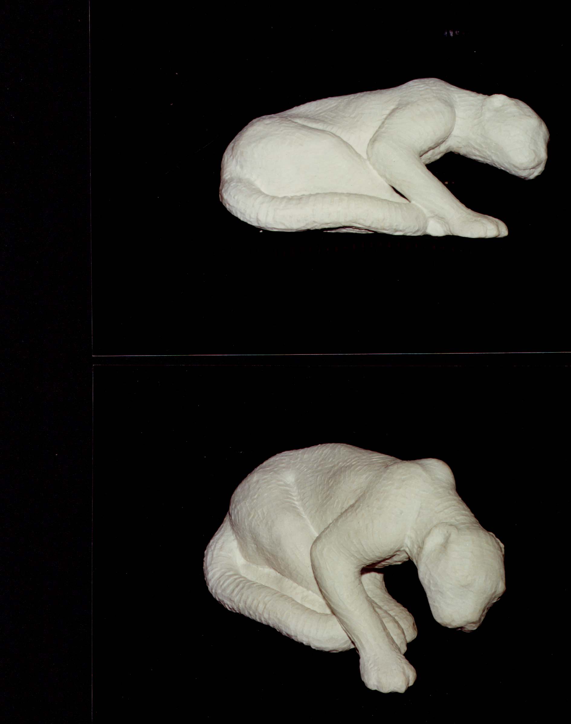 Scultura di pantera in movimento